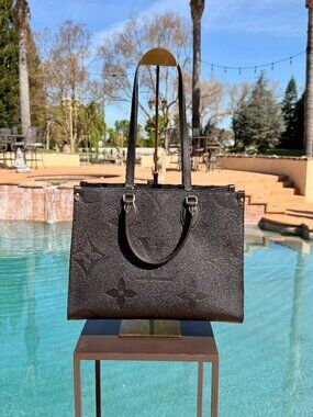 Louis Vuitton Monogram On the go MM w/ Long Strap